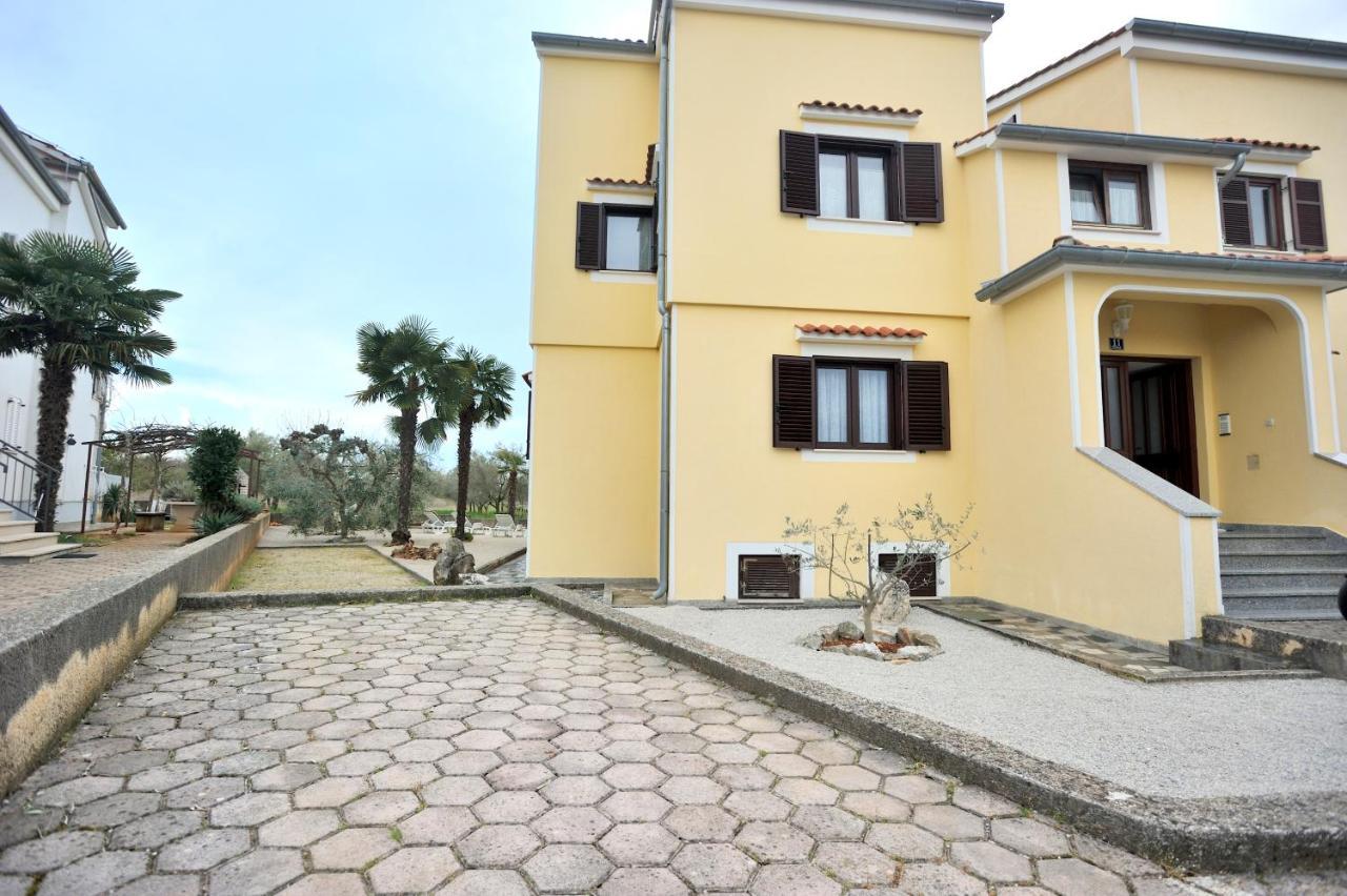 Apartment Vinja Porec - Privat Garden - Whirlpool מראה חיצוני תמונה
