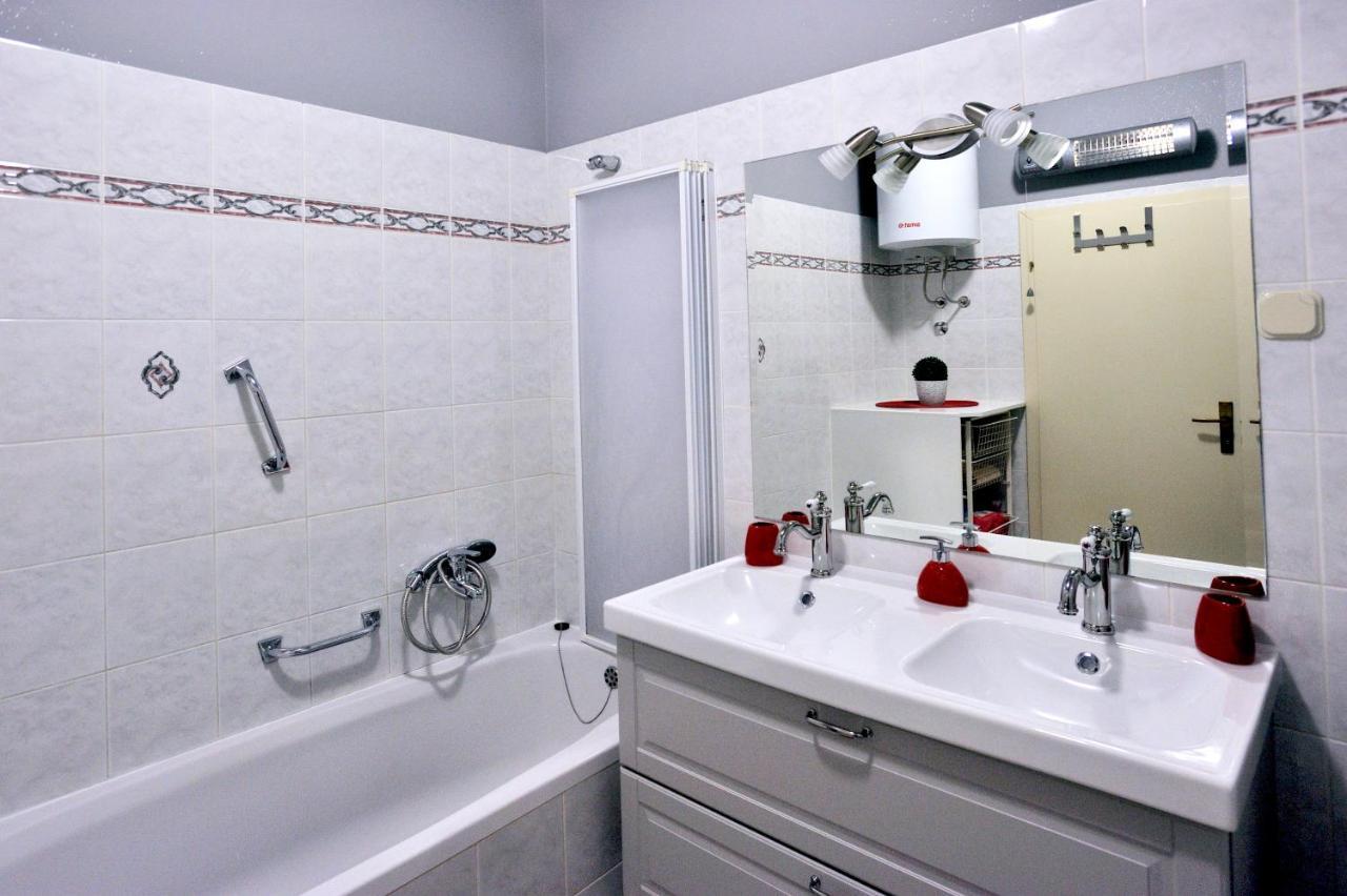 Apartment Vinja Porec - Privat Garden - Whirlpool מראה חיצוני תמונה