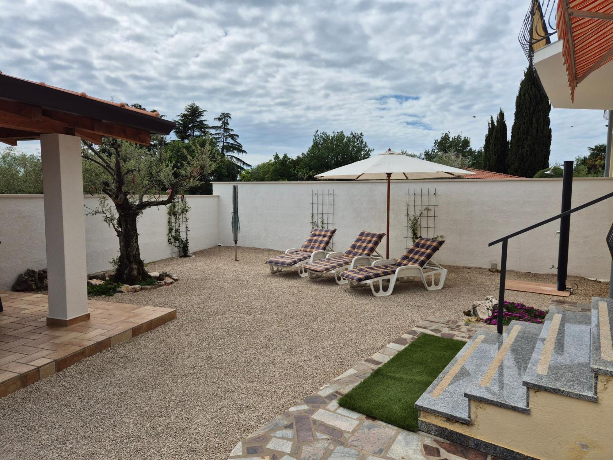 Apartment Vinja Porec - Privat Garden - Whirlpool מראה חיצוני תמונה