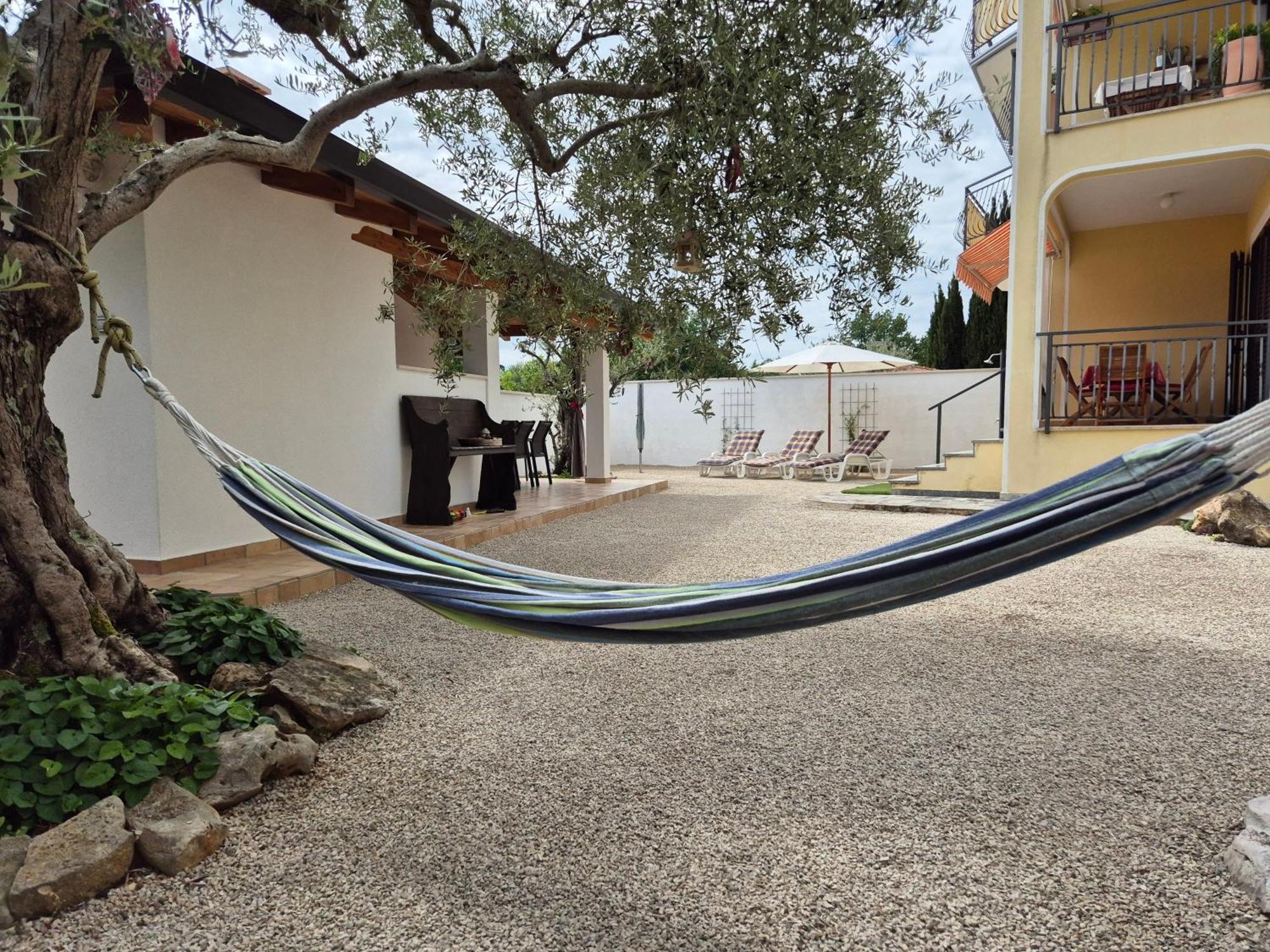 Apartment Vinja Porec - Privat Garden - Whirlpool מראה חיצוני תמונה
